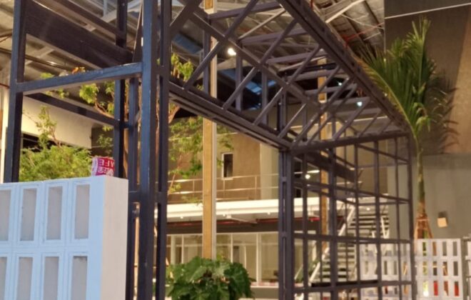 Steel arch structure