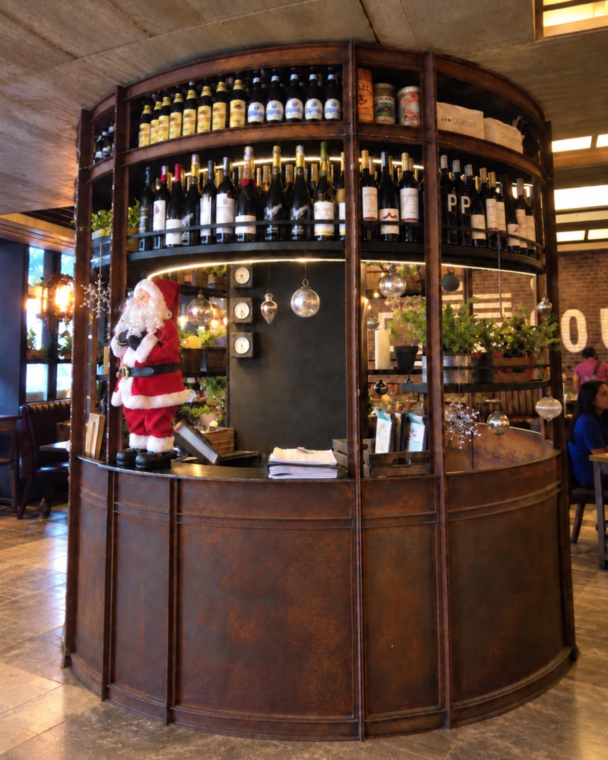 Curved bar & display shelving